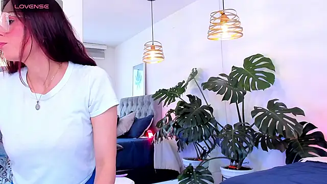 Nami sunny online show from November 6, 2025, 6:45 pm