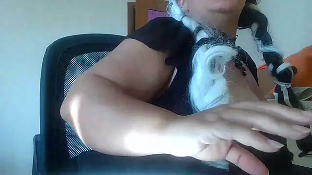 Snapshot of Ninalapiccolina chatting on October 4, 2025, 2:07 pm Ninalapiccolina online show from October 4, 2025, 2:07 pm