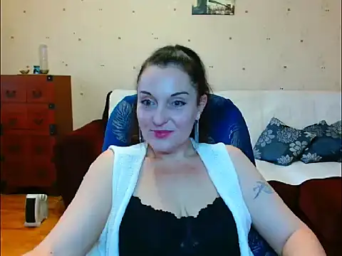 Snapshot of Alice3694 chatting on February 3, 2026, 6:51 am Alice3694 online show from February 3, 2026, 6:51 am