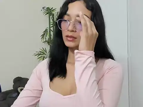 ASIAM BRUNET online show from November 27, 2025, 7:03 pm