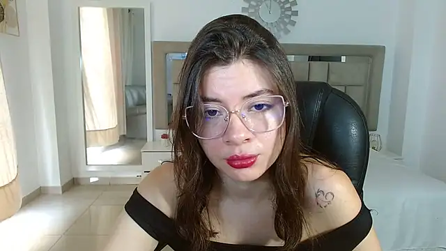 Snapshot of zoecruzz chatting on December 18, 2025, 2:32 pm zoecruzz online show from December 18, 2025, 2:32 pm