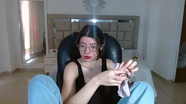 Snapshot of zoecruzz chatting on November 18, 2025, 3:26 pm zoecruzz online show from November 18, 2025, 3:26 pm