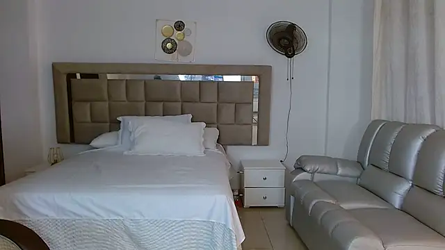 Snapshot of zoecruzz chatting on February 6, 2026, 2:57 pm zoecruzz online show from February 6, 2026, 2:57 pm