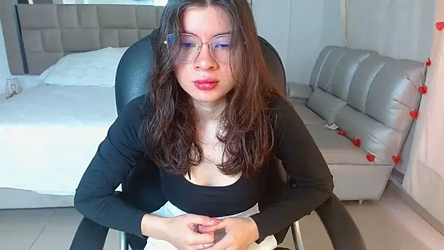 zoecruzz online show from April 18, 2026, 3:36 pm