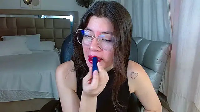 Snapshot of zoecruzz chatting on February 8, 2026, 2:37 pm zoecruzz online show from February 8, 2026, 2:37 pm