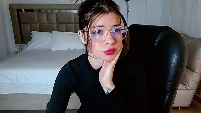 Snapshot of zoecruzz chatting on January 15, 2026, 3:26 pm zoecruzz online show from January 15, 2026, 3:26 pm