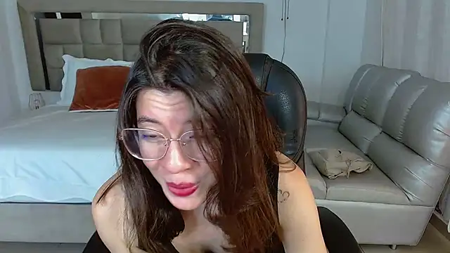 Snapshot of zoecruzz chatting on January 14, 2026, 4:32 pm zoecruzz online show from January 14, 2026, 4:32 pm