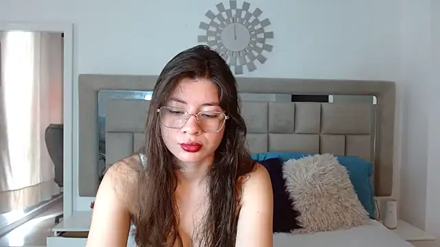 Snapshot of zoecruzz chatting on February 11, 2025, 2:13 pm zoecruzz online show from February 11, 2025, 2:13 pm
