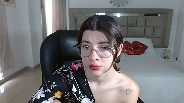 Snapshot of zoecruzz chatting on November 21, 2025, 3:22 pm zoecruzz online show from November 21, 2025, 3:22 pm