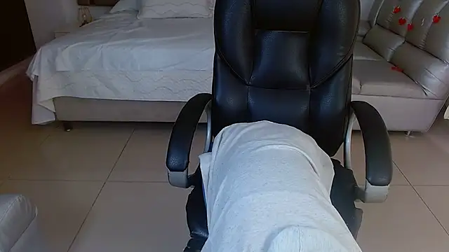 zoecruzz online show from March 27, 2026, 1:45 pm