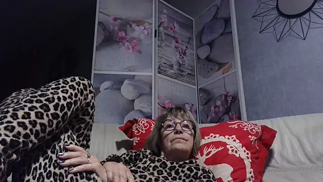 Snapshot of Miss-Lova chatting on January 15, 2025, 12:51 am Miss-Lova online show from January 15, 2025, 12:51 am