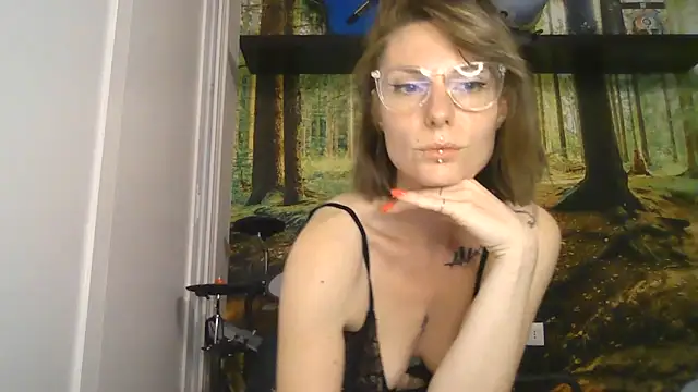 Feli blue online show from April 21, 2026, 8:04 pm