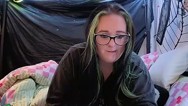 Snapshot of Bunny_Cummings chatting on March 24, 2026, 12:43 am Bunny Cummings online show from March 24, 2026, 12:43 am