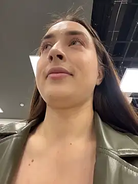 Holly Play online show from November 5, 2025, 12:08 pm