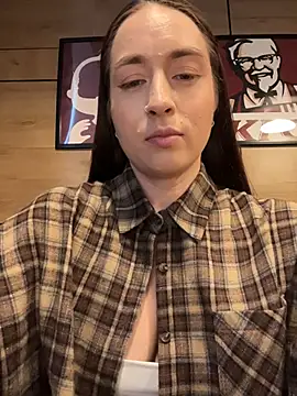 Holly Play online show from May 19, 2026, 11:06 am