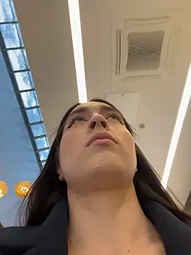 Snapshot of Holly_Play chatting on January 17, 2026, 12:20 pm Holly Play online show from January 17, 2026, 12:20 pm