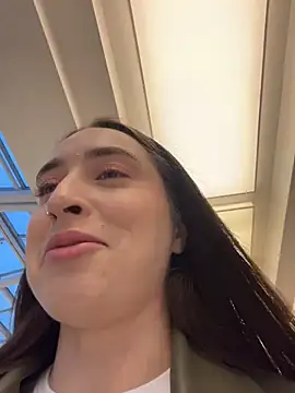 Holly Play online show from November 7, 2025, 12:10 pm