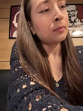 Holly Play online show from May 30, 2026, 9:59 am