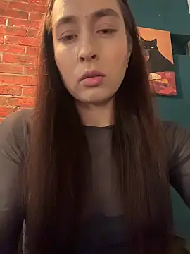 Holly Play online show from May 29, 2026, 9:04 am