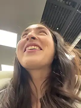 Snapshot of Holly_Play chatting on February 6, 2026, 12:12 pm Holly Play online show from February 6, 2026, 12:12 pm