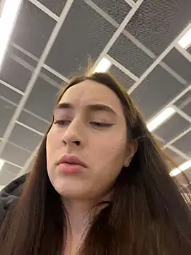 Snapshot of Holly_Play chatting on March 3, 2026, 9:05 am Holly Play online show from March 3, 2026, 9:05 am