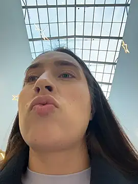 Holly Play online show from November 16, 2025, 12:10 pm