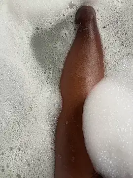 Snapshot of Banzzz2 chatting on November 16, 2025, 1:27 pm Banzzz2 online show from November 16, 2025, 1:27 pm