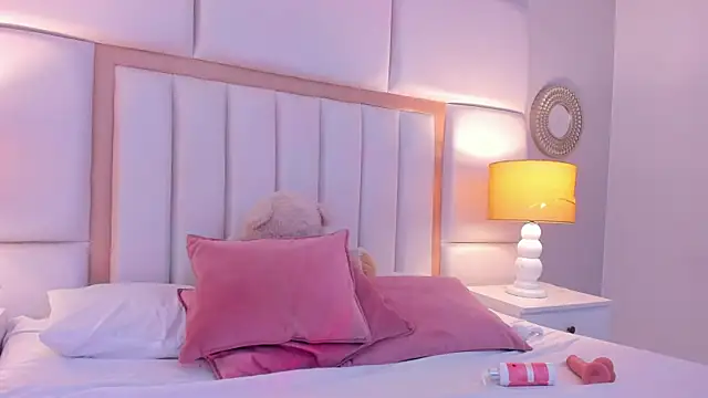 Snapshot of EllaBennet chatting on March 16, 2025, 8:21 am EllaBennet online show from March 16, 2025, 8:21 am