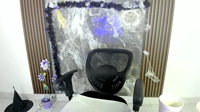 nicol jone1 online show from October 24, 2025, 10:20 pm