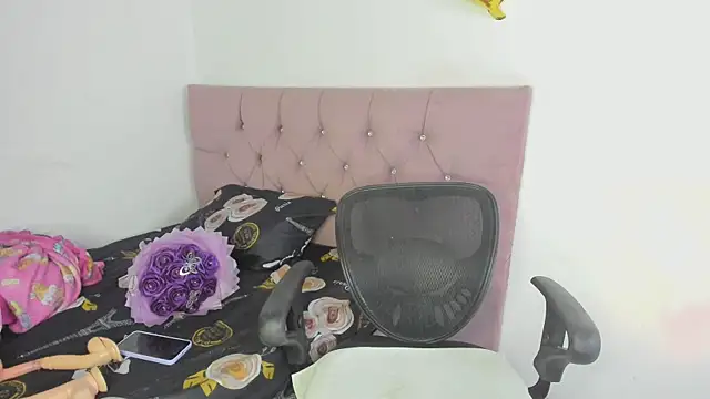 nicol jone1 online show from April 13, 2026, 2:59 am