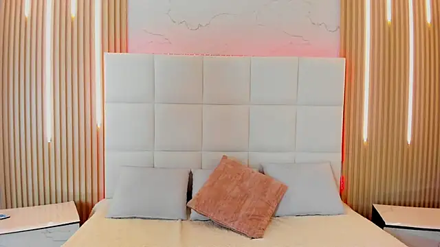 Snapshot of Iris_Thompson_ chatting on November 30, 2025, 8:31 pm Iris Thompson online show from November 30, 2025, 8:31 pm