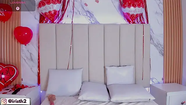 Snapshot of Iris_Thompson_ chatting on February 15, 2026, 8:35 am Iris Thompson online show from February 15, 2026, 8:35 am