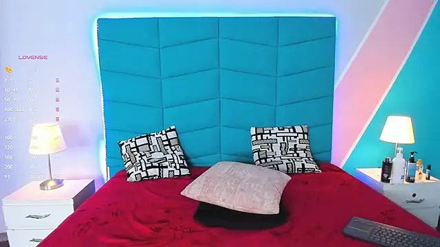 Snapshot of Iris_Thompson_ chatting on March 8, 2025, 12:00 am Iris Thompson online show from March 8, 2025, 12:00 am