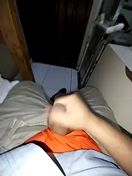 Snapshot of Whiper2024 chatting on February 16, 2026, 6:28 pm Whiper2024 online show from February 16, 2026, 6:28 pm