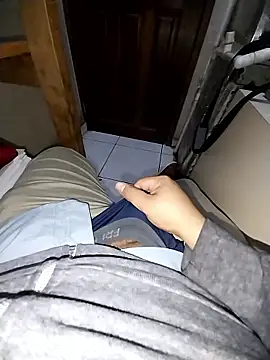 Snapshot of Whiper2024 chatting on January 7, 2026, 6:35 pm Whiper2024 online show from January 7, 2026, 6:35 pm