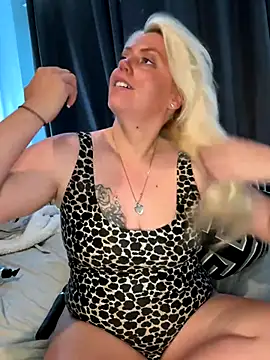 Snapshot of Blondiee3088 chatting on October 2, 2025, 11:13 am Blondiee3088 online show from October 2, 2025, 11:13 am