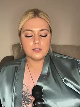 Snapshot of Blondiee3088 chatting on March 3, 2025, 4:36 pm Blondiee3088 online show from March 3, 2025, 4:36 pm