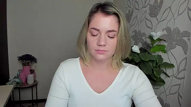 MariaSttone online show from October 23, 2025, 10:08 pm