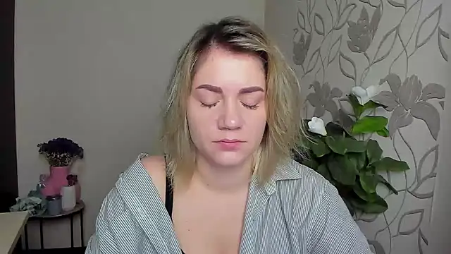 MariaSttone online show from October 27, 2025, 4:30 pm