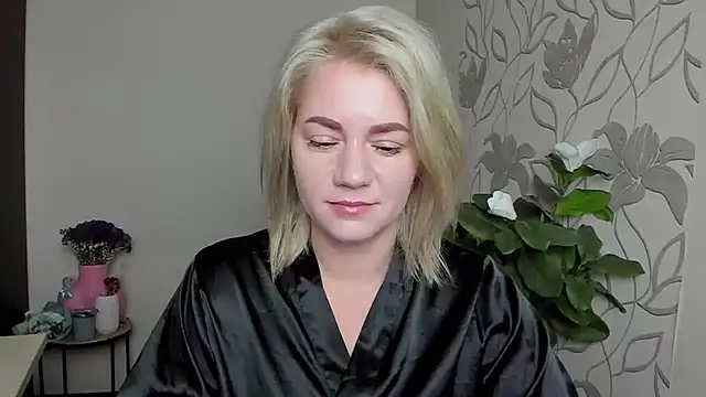 MariaSttone online show from November 14, 2025, 9:02 am