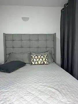 prettiepearl online show from October 9, 2025, 1:50 am