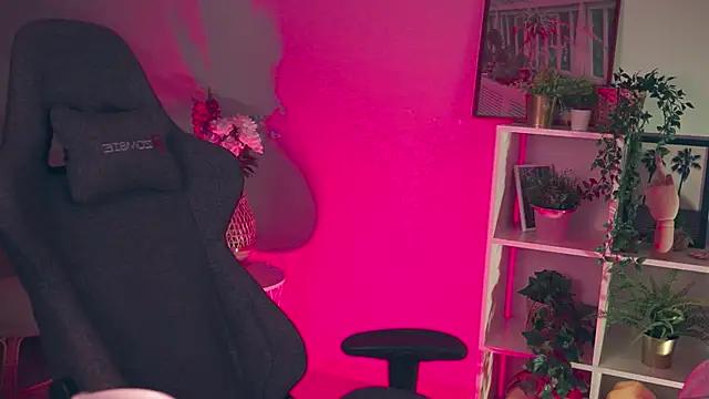 Snapshot of SerenaFerrera chatting on December 10, 2024, 8:49 pm SerenaFerrera online show from December 10, 2024, 8:49 pm