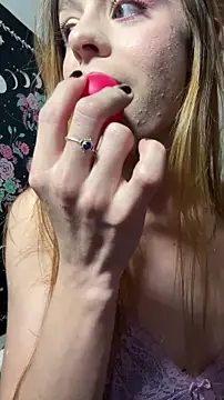 Snapshot of RuivaRaposinha chatting on November 5, 2025, 9:51 pm RuivaRaposinha online show from November 5, 2025, 9:51 pm