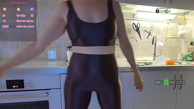 MilfeaN online show from November 25, 2025, 6:14 am