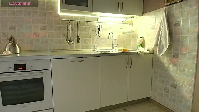 MilfeaN online show from April 23, 2026, 8:43 am