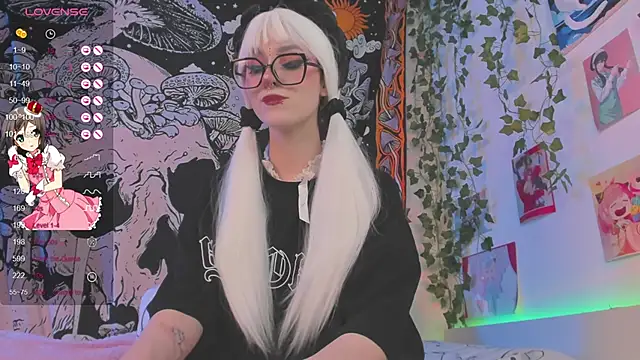 kissthasky online show from October 12, 2025, 7:04 pm