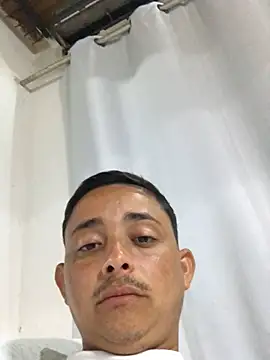 Snapshot of isacalejandroo chatting on February 20, 2025, 12:19 am isacalejandroo online show from February 20, 2025, 12:19 am