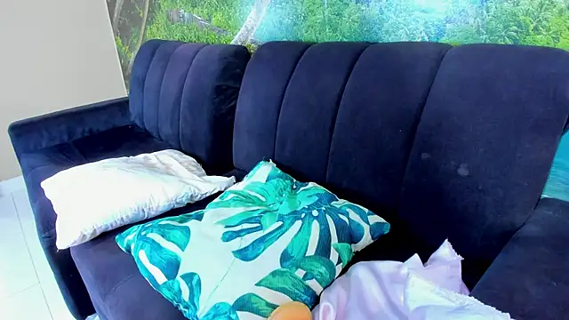 Mieldeluna online show from February 15, 2025, 5:09 am