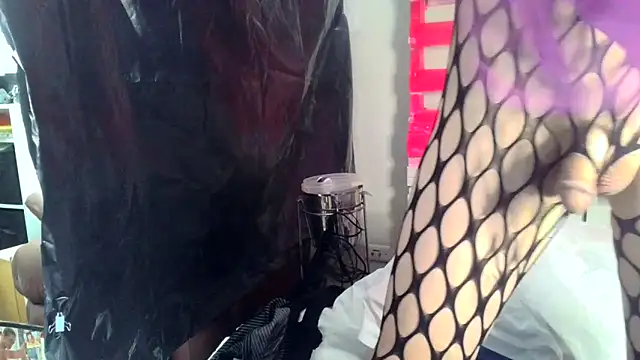 SissyJamie123 online show from April 12, 2026, 3:43 am