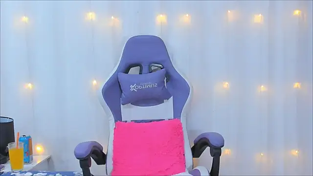 Snapshot of AnneGagner chatting on February 7, 2025, 11:34 pm AnneGagner online show from February 7, 2025, 11:34 pm